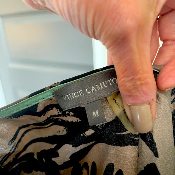 Sophisticated & Sassy! Vince Camuto blouse. Cute with white jeans or skirt. Fun! - Picture 6 of 7